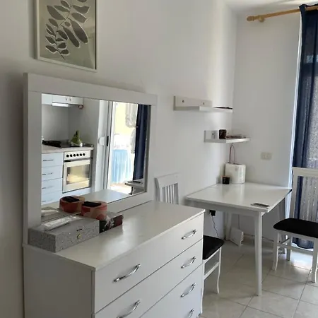 White * Durrës