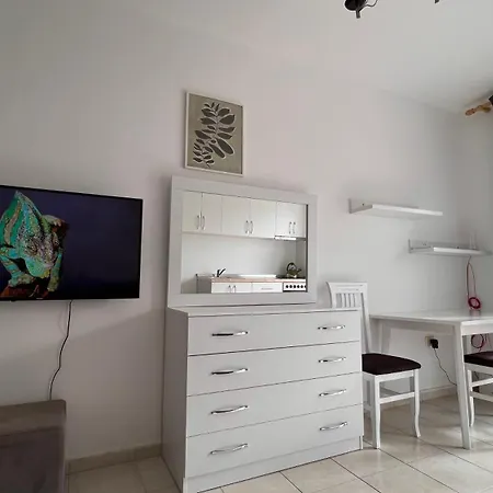 White * Durrës